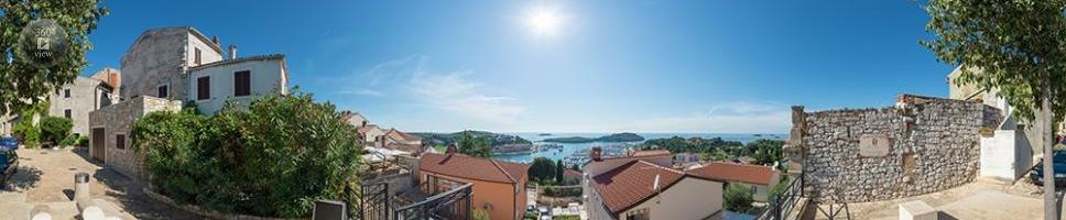 Pamätník zamilovaných vo Vrsare venovaný pánovi Giacomo Casanova