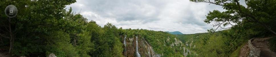 Veľký vodopád na prítoku potoku Plitvice z výhľadu na Plitvických jazerách